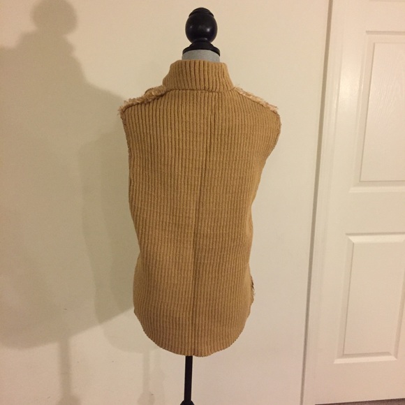 Badgley Mischka Faux Fur Vest w/Jewel Clasps 1X - Picture 4 of 8